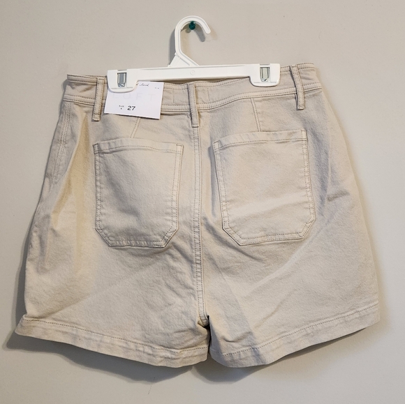 LOFT Curvy Welt pocket shorts - Picture 2 of 5